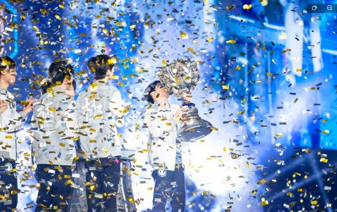 九游体育入口-Rookie重返赛场，夺冠首场状态出色，DWG观众沸腾！-九游体育入口