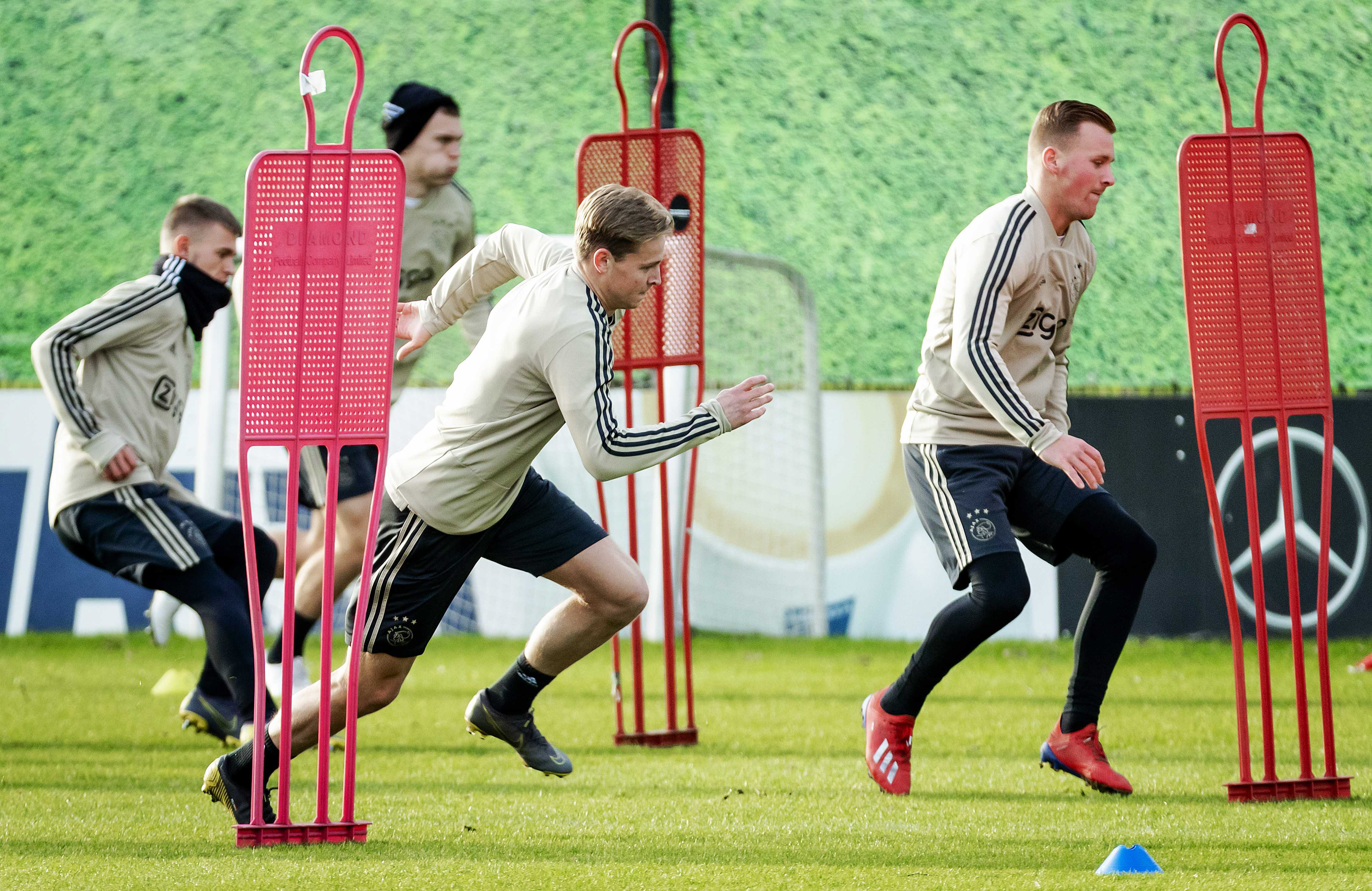 九游体育app-阿贾克斯发布备战花絮，今晚手感冰凉，全明星赛任务艰巨，医务组通报恢复的简单介绍-九游体育app